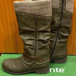 Brand new stylish winter boots with lambs wool lining